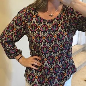 Cute patterned top with Pearl Buttons